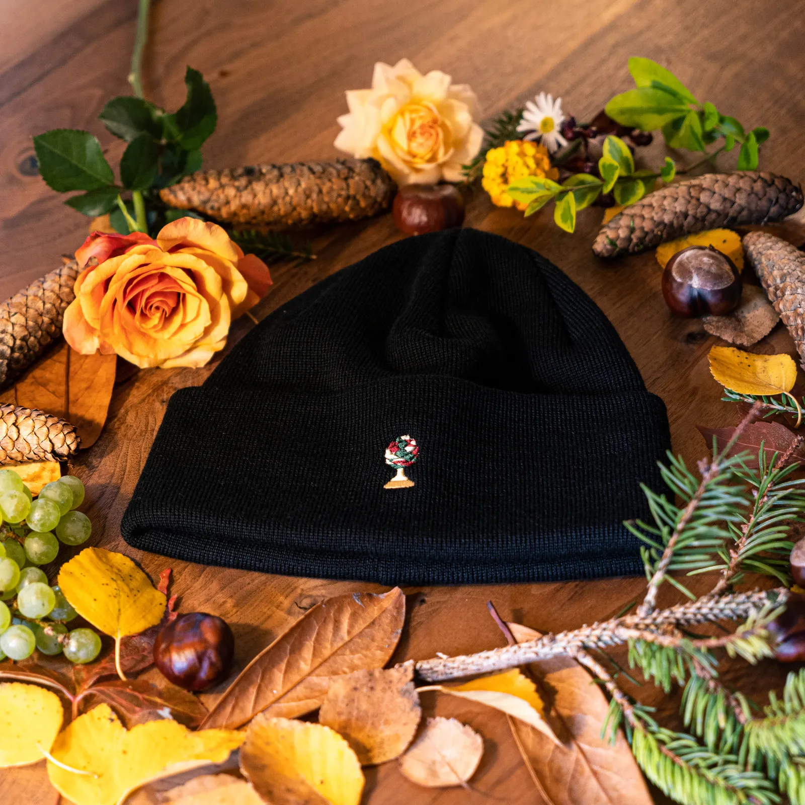 Beanie aus Merinowolle mit Zirbelnuss Logo-Applikation (Heritage Edition), Ansicht 1